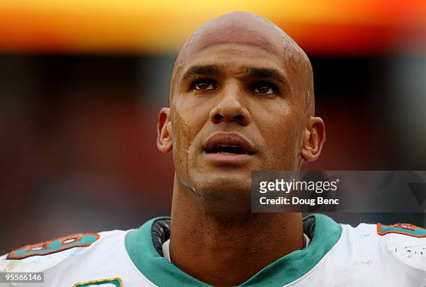 Linebacker Jason Taylor of the Miami Dolphins looks up as the last few moments of the game tick away against the Pittsburgh Steelers calls out a play...