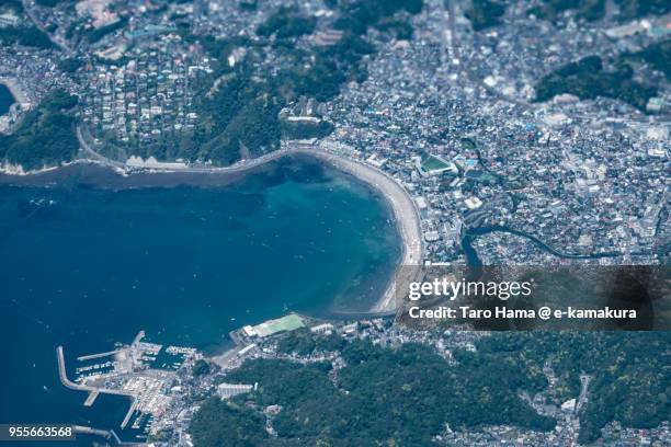 sagami bay, northern pacific ocean, and zushi city and hayama town in japan daytime aerial view from airplane - zushi kanagawa stockfoto's en -beelden