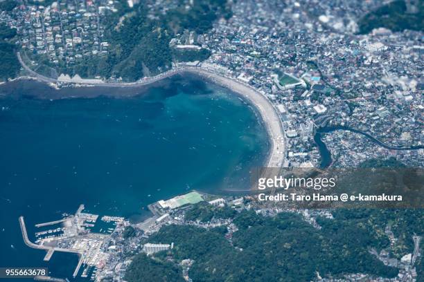 sagami bay, northern pacific ocean, and zushi city and hayama town in japan daytime aerial view from airplane - zushi kanagawa stockfoto's en -beelden