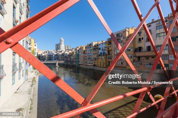 eiffel bridge, girona, catalonia, spain - fiume onyar foto e immagini stock