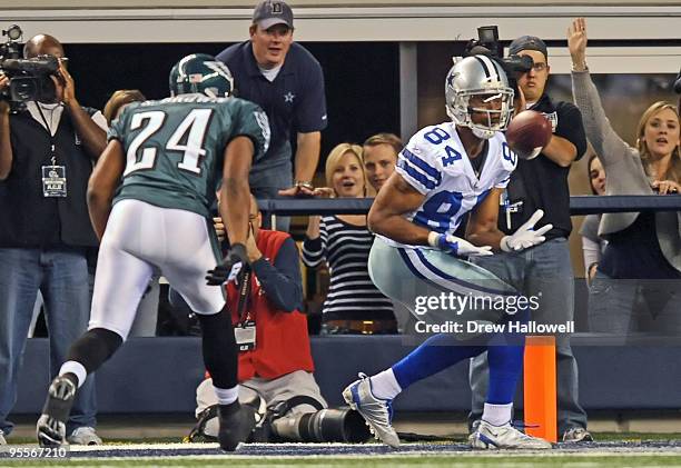 Wide receiver Patrick Crayton of the Dallas Cowboys beats cornerback Sheldon Brown of the Philadelphia Eagles and catches a pass for a touchdown on...