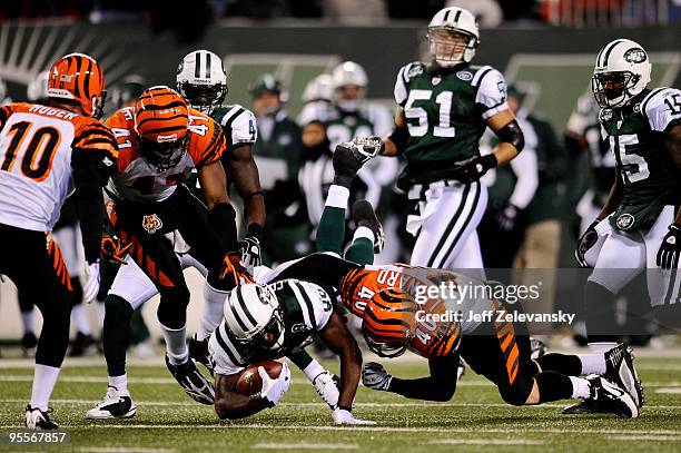 Wide receiver Jerricho Cotchery of the New York Jets catches the ball for a punt return against Brian Leonard the Cincinnati Bengals in the third...