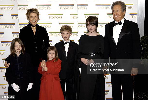 Honoree Warren Beatty arrives with wife Annette Bening and children Isabel, Ella Corinne, Benejamin and Kathlyn