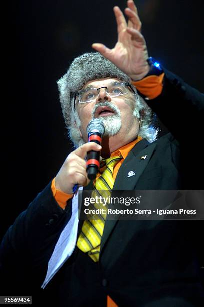 Showman Patrizio Roversi introducing the show at Piazza Maggiore on December 31, 2009 in Bologna, Italy.