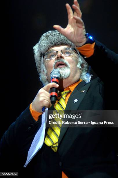 Showman Patrizio Roversi introducing the show at Piazza Maggiore on December 31, 2009 in Bologna, Italy.