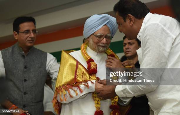 Former Prime Minister of India, Manmohan Singh felicitated by Karnataka Pradesh Congress Committee as Randeep Surjewala, Congress spokesperson looks...