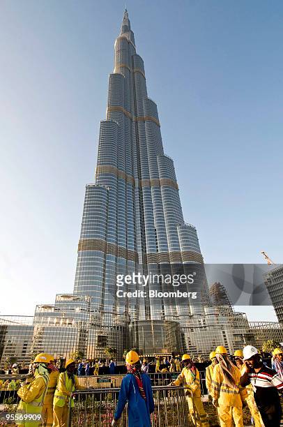 Construction workers complete the final touches to the Burj Dubai, the world's tallest building, in Dubai, United Arab Emirates, on Sunday, Jan. 3,...
