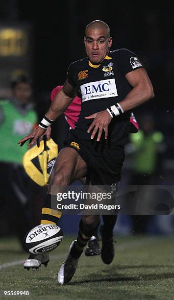 Tom Varndell of Wasps kicks the ball upfield during the Guinness Premiership match between London Wasps and Newcastle Falcons at Adams Park on...