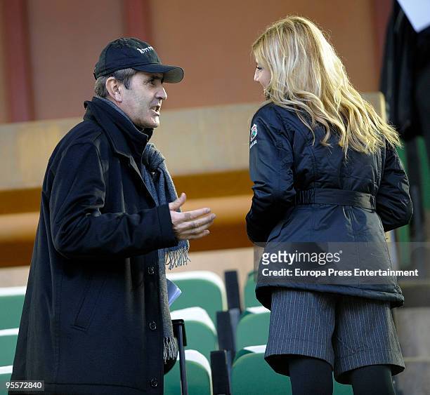 Spanish golfer Severiano Ballesteros talking to a girl during the football match between Racing de Santander and Tenerife on January 4, 2010 in...
