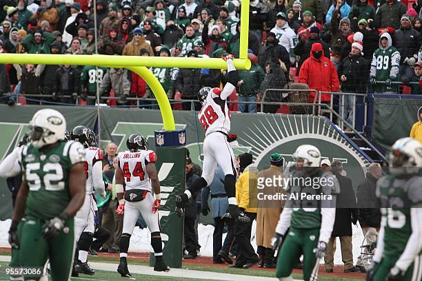 Tight End Tony Gonzalez of the Atlanta Falcons spikes the ball over the goalpost after he catches the ball for the Game-Winning Touchdown at Giants...