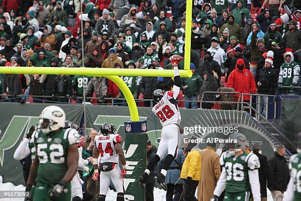 Tight End Tony Gonzalez of the Atlanta Falcons spikes the ball over the goalpost after he catches the ball for the Game-Winning Touchdown at Giants...