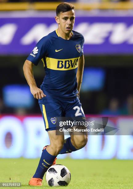 Gonzalo Maroni of Boca Juniors drives the ball during a match between Boca Juniors and Union de Santa Fe as part of Superliga 2017/18at Estadio...