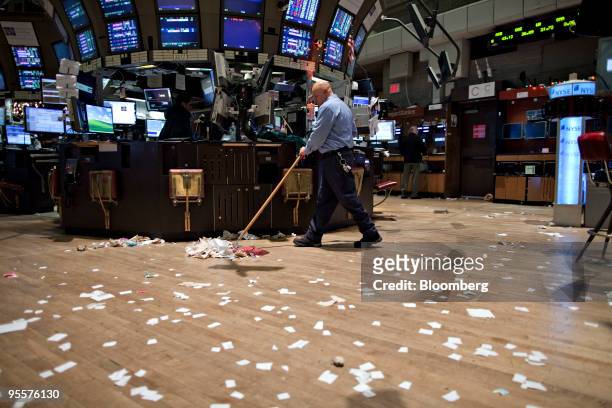 Jose Motolinia cleans up after the close of trading on the floor of the New York Stock Exchange in New York, U.S., on Thursday, Dec. 31, 2009. U.S....