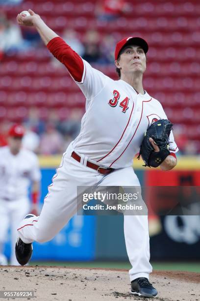 Homer Bailey of the Cincinnati Reds pitches in the first inning against the New York Mets at Great American Ball Park on May 7, 2018 in Cincinnati,...