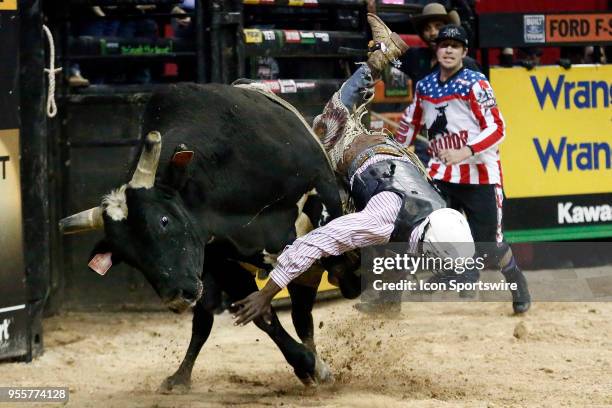 Bull Rider Stomped Bull Mitchell Photos et images de collection - Getty Images