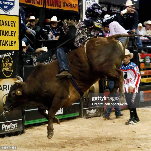 Longest Ride Bull Riding Mack Rides Photos and Premium High Res Pictures - Getty Images