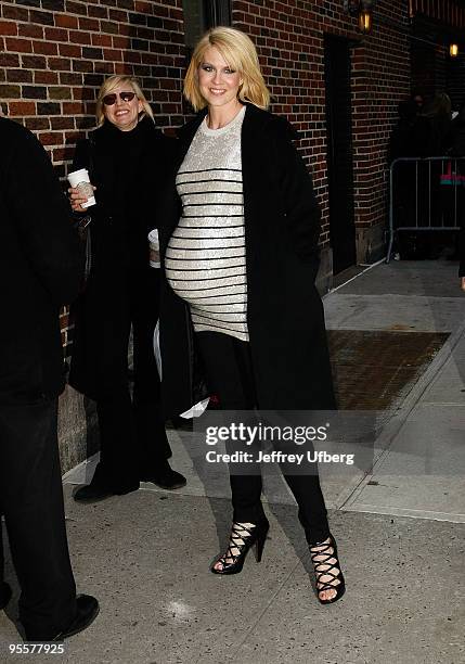 Actress Jenna Elfman visits the "Late Show With David Letterman" at the Ed Sullivan Theater on January 4, 2010 in New York City.