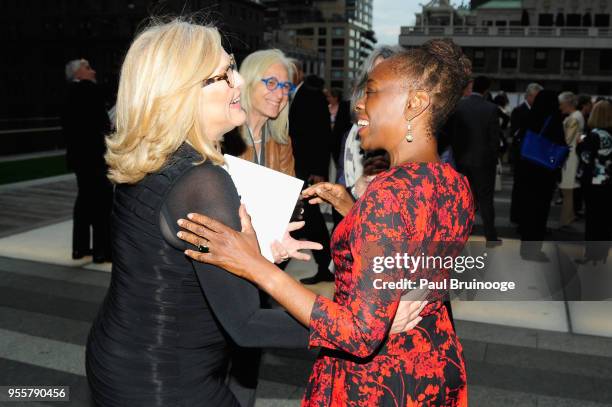 Cynthia McFadden embraces the First Lady of New York City Chirlane McCray during the 2018 Change Maker Awards at Carnegie Hall on May 7, 2018 in New...