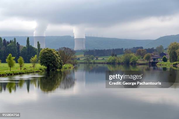 nuclear power plan on a river - meuse river 個照片及圖片檔