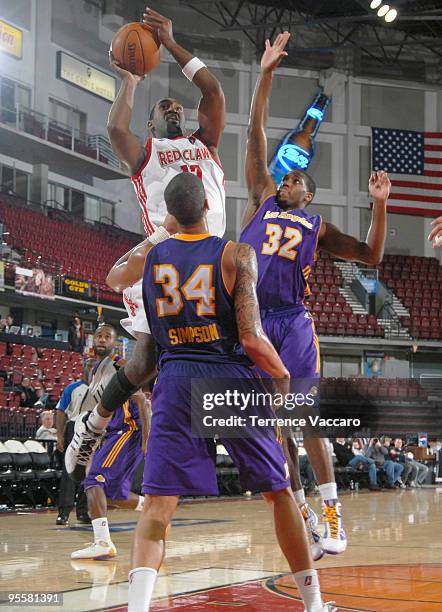 Tony Bobbitt of the Maine Red Claws goes to the basket against Diamon Simpson and Frank Robinson of the Los Angeles D-Fenders during the 2010...