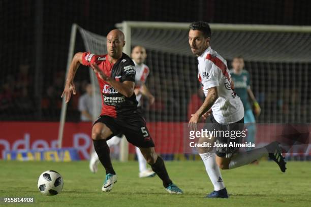 Matias Fritzler of Colon vies for the ball with Ignacio Scocco of River Plate during a match between Colon and River Plate as part of Superliga at...