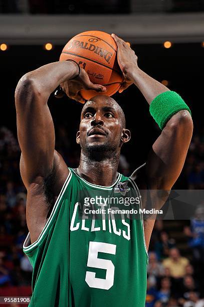 Kevin Garnett of the Boston Celtics shoots a free throw during the game against the Orlando Magic on December 25, 2009 at Amway Arena in Orlando,...