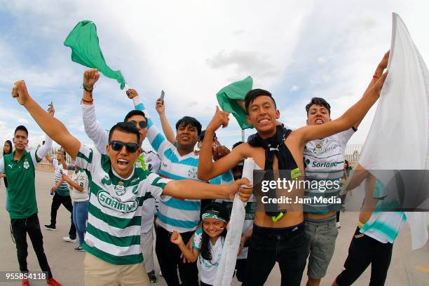 Fan of Santos cheer their team prior to the quarter finals second leg match between Santos Laguna and Tigres UANL as part of the Torneo Clausura 2018...