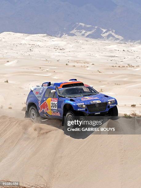 Qatar's Nasser Al-Attiyah steers his Volkswagen during the 3rd stage of the Dakar 2010 between La Rioja and Fiambala, Argentina, on January 4, 2010....