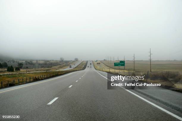 interstate 15 near kolob canyons, utah, usa - contea di iron foto e immagini stock