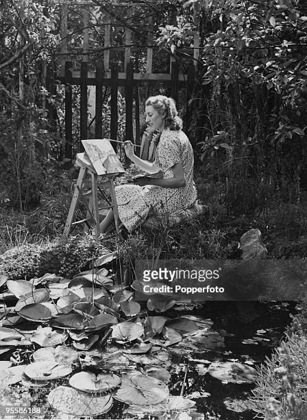 English singer Vera Lynn , known as 'the Forces' Sweetheart', paints a landscape picture in the garden at her home in England during World War II on...