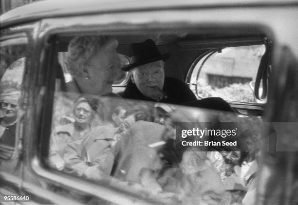 England,Kent, Westerham, Lady Clementine & Sir Winston Churchill leaving their country home, Chartwell. Faces of women sightseers are reflected in...
