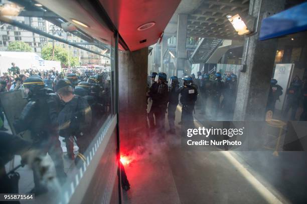 Union railway protestes clash with the French police at the Monparnasse tren station, in Paris, France, on May 7, 2018.