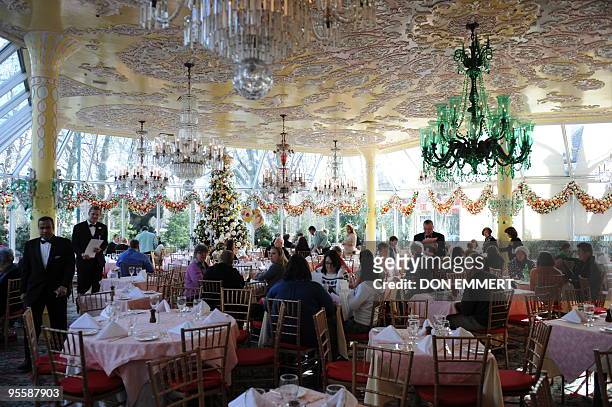 Customers seated for lunch at Tavern on the Green December 29, 2009 in New York. Diners will give last orders Thursday at Tavern on the Green, the...
