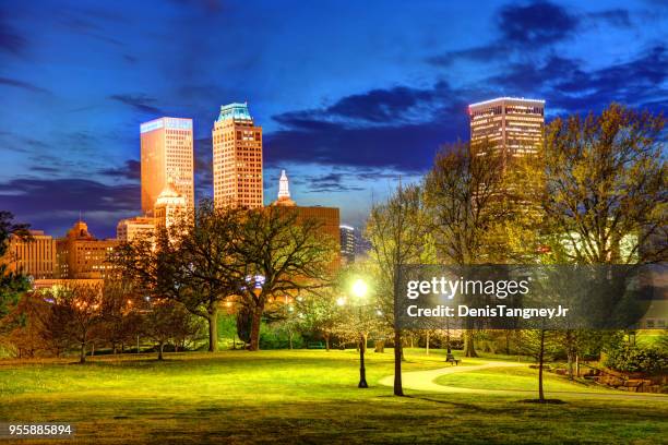 centro de la ciudad de tulsa oklahoma - tulsa fotografías e imágenes de stock