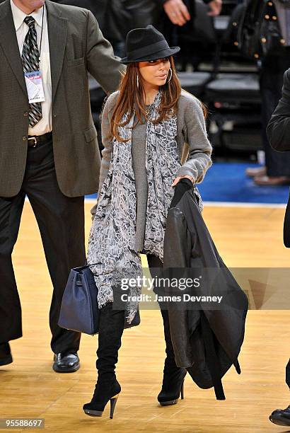 Eva Longoria Parker attends the San Antonio Spurs vs New York Knicks game at Madison Square Garden on December 27, 2009 in New York City.