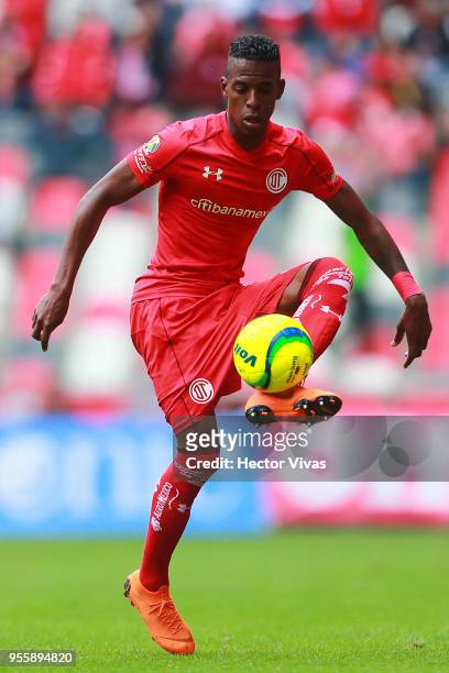 Cristian Borja of Toluca drives the ball during the quarter finals second leg match between Toluca and Morelia as part of the Torneo Clausura 2018...