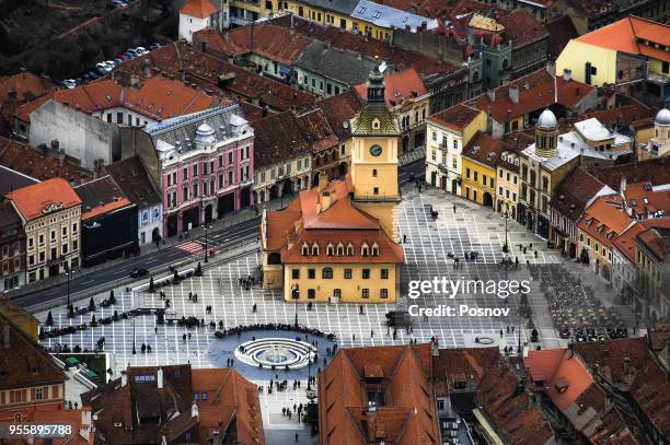 piata sfatului in brasov - brasov romania stock pictures, royalty-free photos & images