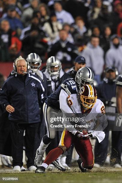 Santana Moss of the Washington Redskins makes a catch during the game against the Dallas Cowboys at FedExField on December 27, 2009 in Landover,...