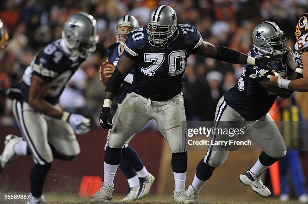 Leonard Davis of the Dallas Cowboys defends against the Washington Redskins at FedExField on December 27, 2009 in Landover, Maryland. The Cowboys...