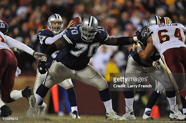 Leonard Davis of the Dallas Cowboys defends against the Washington Redskins at FedExField on December 27, 2009 in Landover, Maryland. The Cowboys...