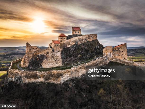 rupea citadel - carpathian mountain range stock-fotos und bilder