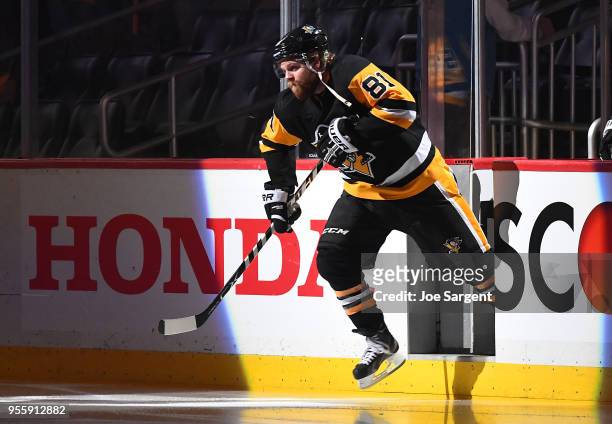 Phil Kessel of the Pittsburgh Penguins takes the ice prior to the game against the Washington Capitals in Game Four of the Eastern Conference Second...