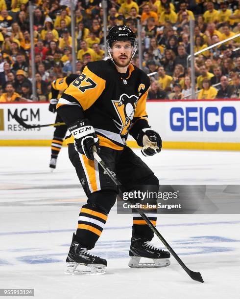 Sidney Crosby of the Pittsburgh Penguins skates against the Washington Capitals in Game Four of the Eastern Conference Second Round during the 2018...