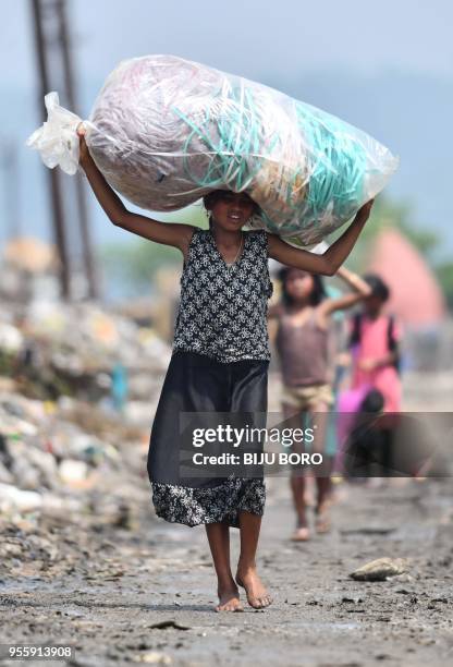 Indian Rag Pickers 500 Ragpicker Stock Photos, High-Res Pictures, and Images - Getty Images