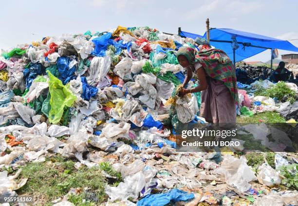 Indian Rag Pickers 500 Ragpicker Stock Photos, High-Res Pictures, and Images - Getty Images