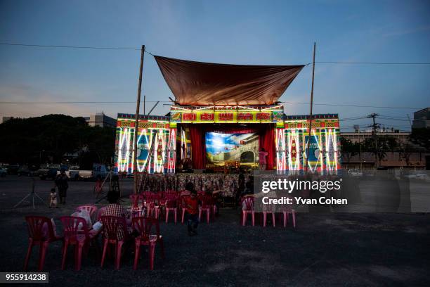 Temporary Chinese Opera stage in the Saphan Leuang area of Bangkok. Chinese Opera, also known as Ngiew in Thailand, is usually performed in front of...