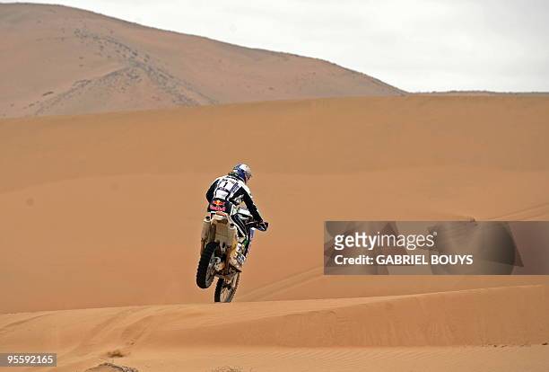 Spain's Marc Coma rides his KTM during the 4th stage of the Dakar 2010 between Fiambala, Argentina, and Copiapo, Chile, on January 5, 2010. Spain's...