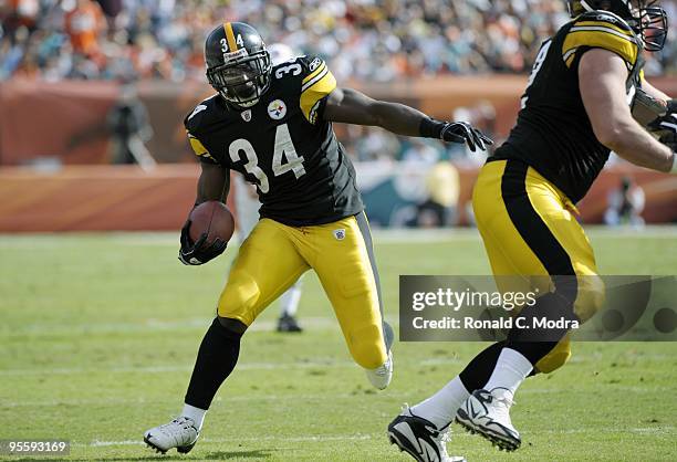 Rashard Mendenhall of the Pittsburgh Steelers carries the ball during a NFL game against the Miami Dolphins at Land Shark Stadium on January 3, 2010...