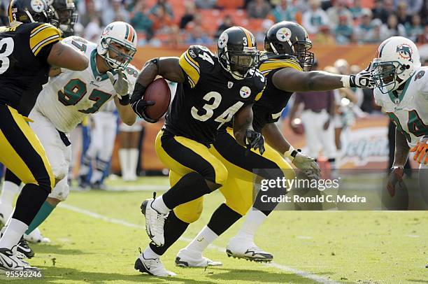 Rashard Mendenhall of the Pittsburgh Steelers carries the ball during a NFL game against the Miami Dolphins at Land Shark Stadium on January 3, 2010...