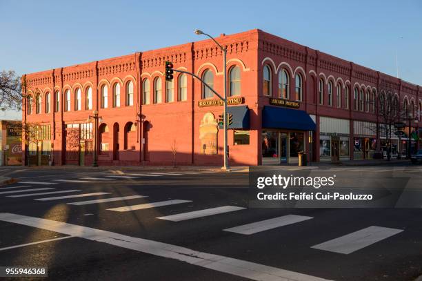 zebra crossing and city street at ellensburg, washington, usa - traffic light empty road stock pictures, royalty-free photos & images